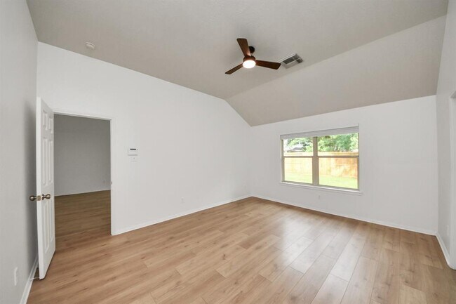 Building Photo - 5931 Mettler Ln