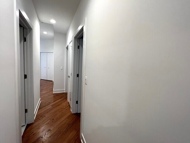 Building Photo - 2205 W Iowa St