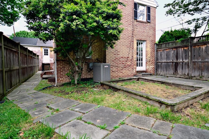 Building Photo - 1600 Foxhall Rd NW