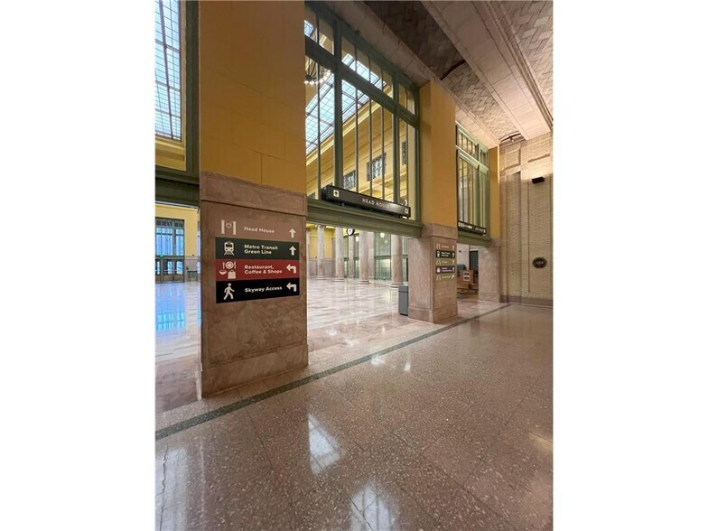 Building Photo - 214 4th St E