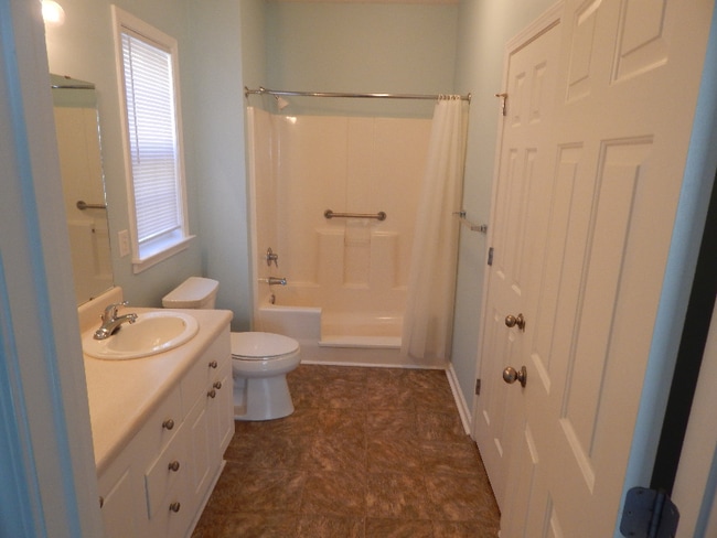 Building Photo - 301 McKenna Cir
