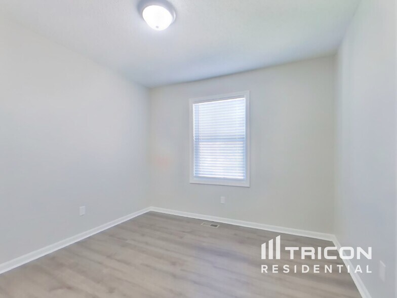 Building Photo - 8835 NE 73rd Ct