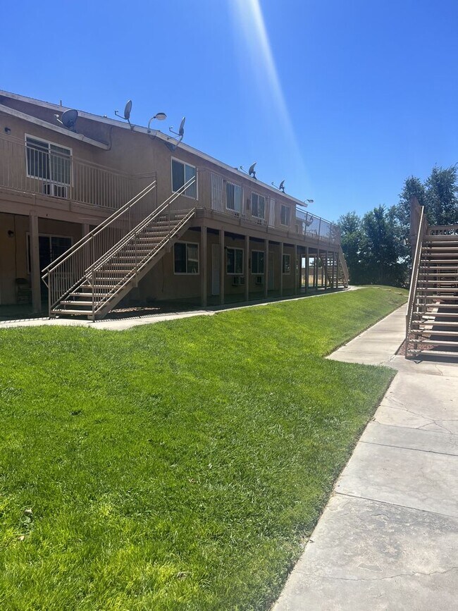 Building Photo - Single Story 1 Bedroom Apartments for Rent!
