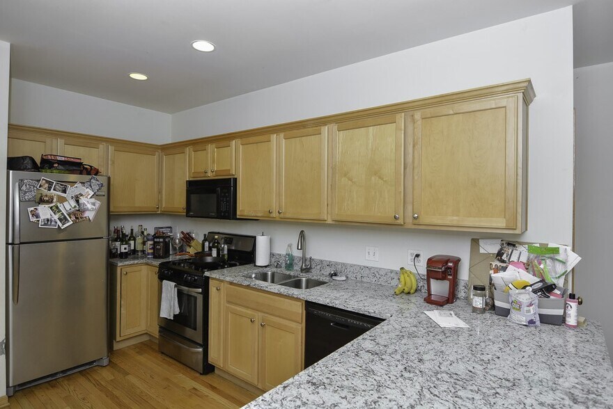 Building Photo - 3117 N Damen Ave