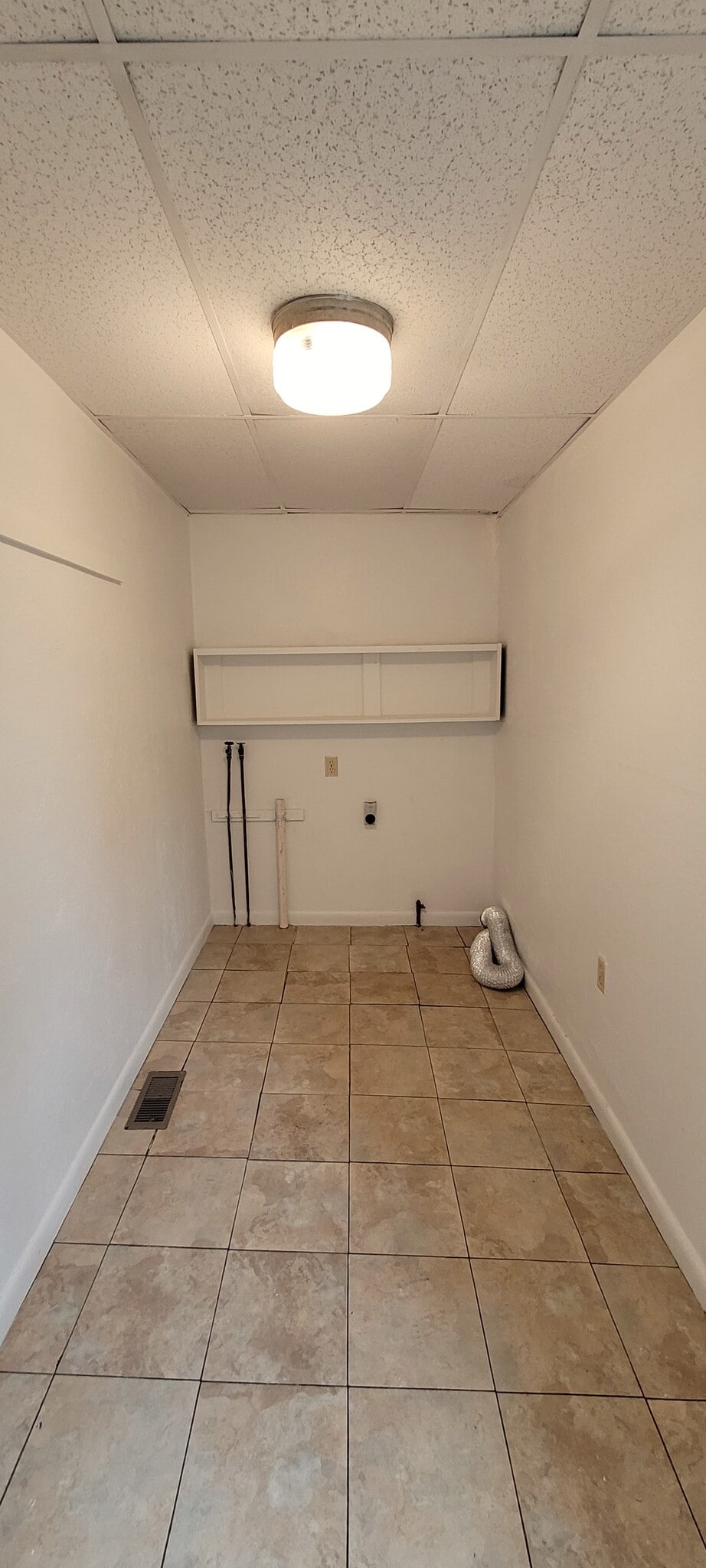 Mudroom/Laundry Room - 527 W Water St