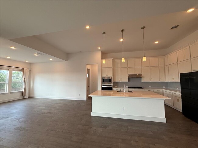 Building Photo - 1801 Cullera Dr