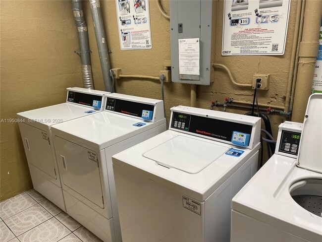 Building Photo - 4235 N University Dr