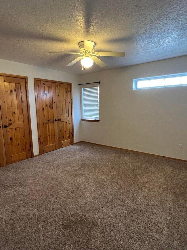 Building Photo - 16 Vista Encantada Dr