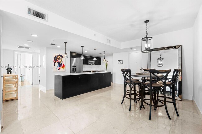 Building Photo - 665 NE 25th St