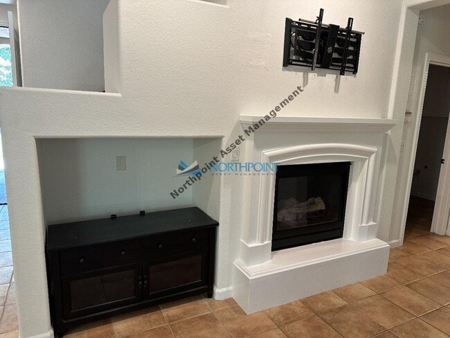 Building Photo - 4BR/3BA w/ Solar + Downstairs Bed/Bath in Whitney Oaks