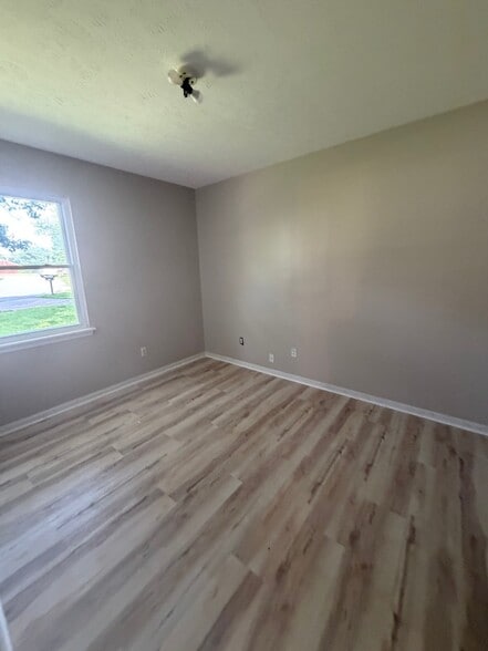 Building Photo - 5900 Carmelwood Cir