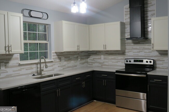 Building Photo - 2060 Bedford Ct