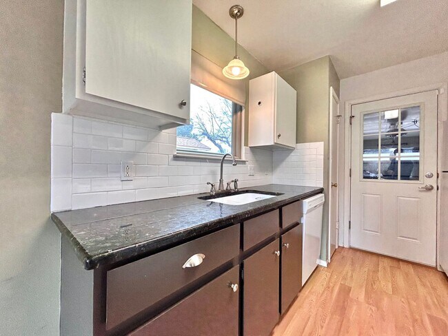 Building Photo - Comfortable & Nice 3BR / 2BA One-Level Home — Garage, Yard & Laundry Room