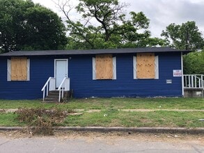 Building Photo - 1 Bedroom 1 Bathroom House for rent.