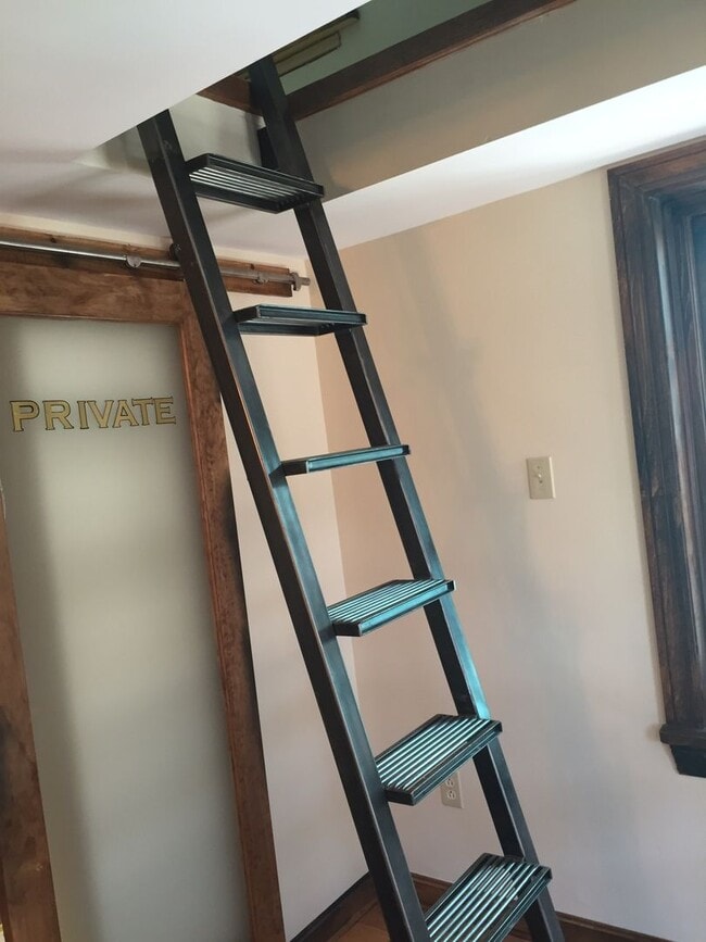 Building Photo - BEAUTIFUL, BRIGHT AND OPEN 1 BED, 1 BATH  HOUSE IN HEART OF NORTHSIDE- AVAIL NOW!