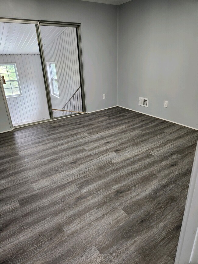 Building Photo - 820 E Steele Rd