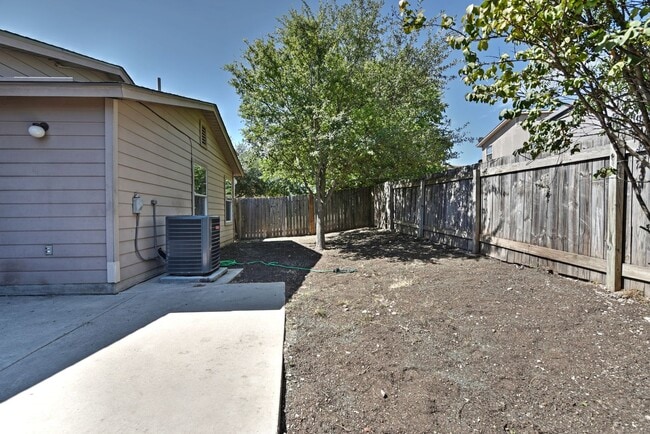 Building Photo - GREAT HOME  |  3 BEDROOMS + OFFICE  |  CLO...