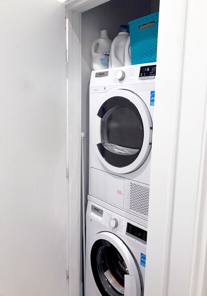 Building Photo - 1169 Hope St