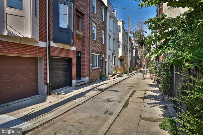 Primary Photo - 1706 Rodman St