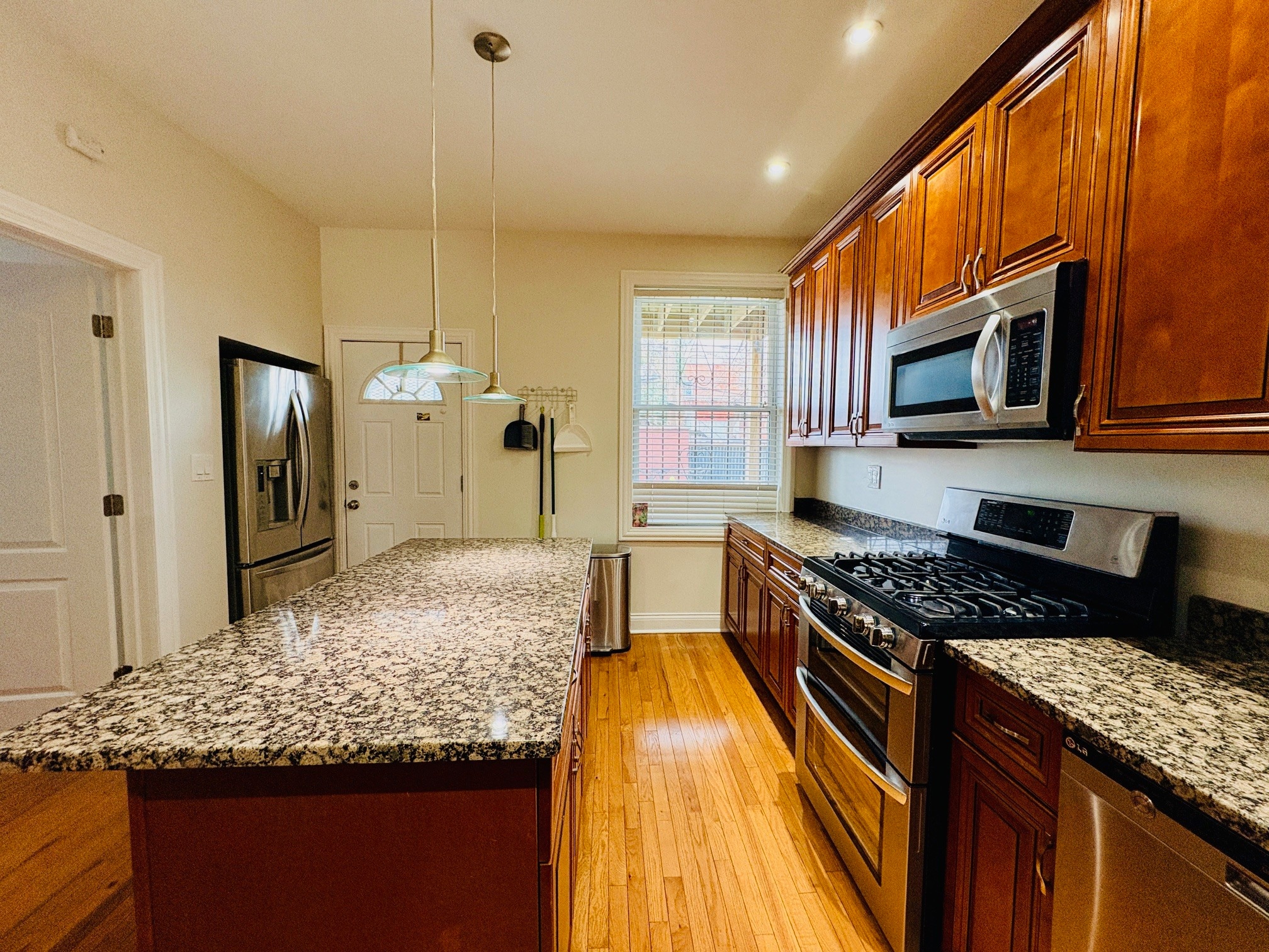 Building Photo - 3236 W Augusta Blvd