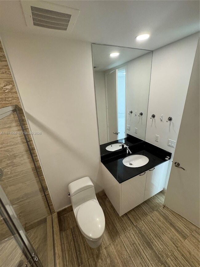 Building Photo - 15901 Collins Ave