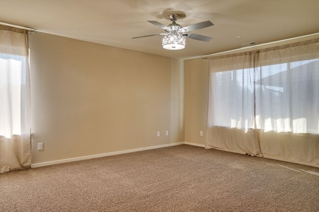 Building Photo - Luxury Oakleigh MainVue Home