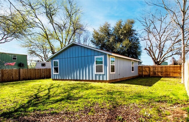 Building Photo - 311 Diers Ln