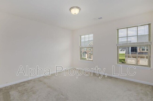 Building Photo - 28 Irvington Dr