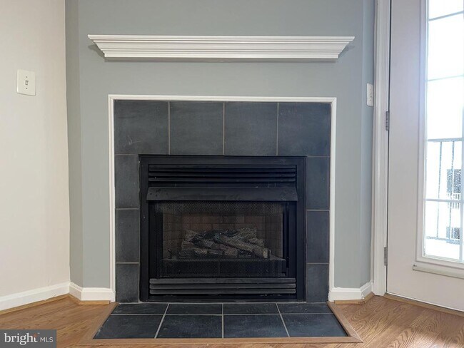 Building Photo - 4852 Eisenhower Ave