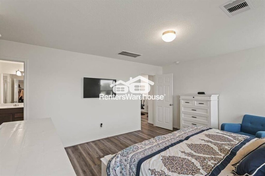 Building Photo - 4826 Hickory Deer Ln