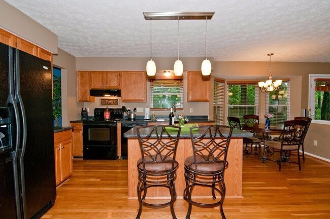 kitchen - 1343 Sprucewood Ct