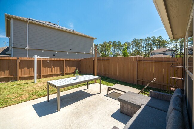 Building Photo - 26106 Halwell Mnr Ln
