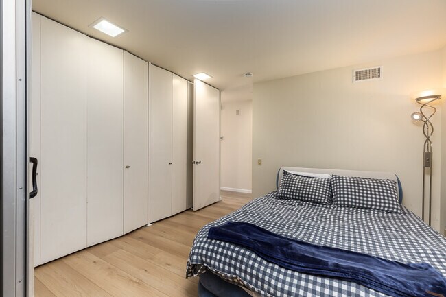 Building Photo - 3200 6th Ave