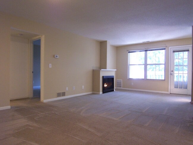 Building Photo - 103 Fieldcrest St