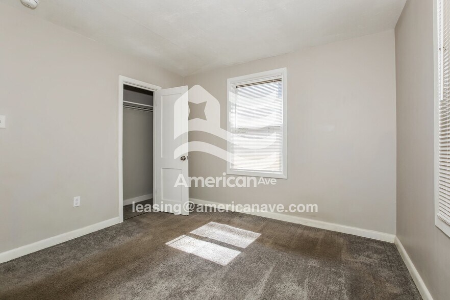 Building Photo - 800 W 51st St