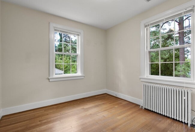 Building Photo - BEAUTIFUL COLONIAL HOME ON LIBBIE AVENUE B...