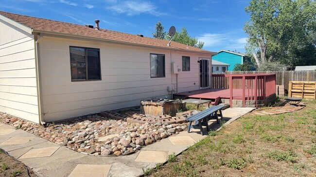 Building Photo - 4988 Ivor Dr