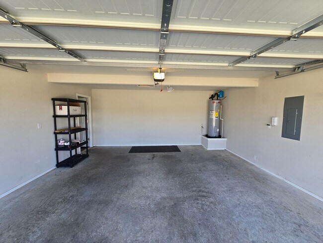 Building Photo - House for Rent near UofA