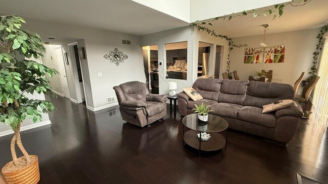 Building Photo - 735 Hamilton Ct