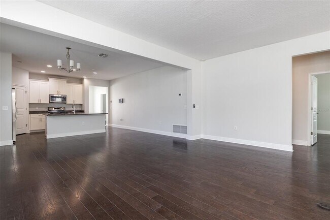 Building Photo - 506 E Robles St