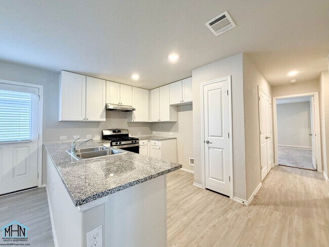 Building Photo - 5606 Dewberry Run