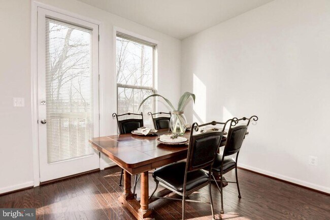 Building Photo - 42482 Dogwood Glen Square