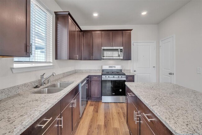 Building Photo - 11722 Braemar Village Dr