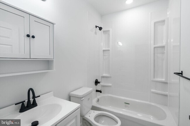 Building Photo - 3943 Dell St