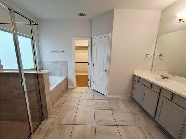Building Photo - 5900 Bucine Cv