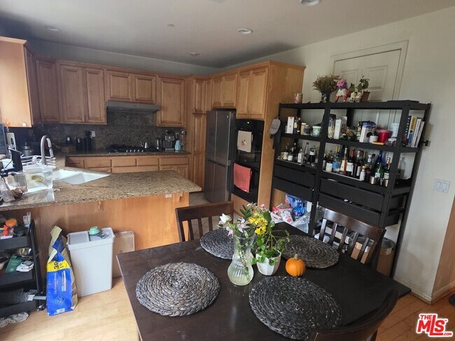 Building Photo - 4936 Beloit Ave