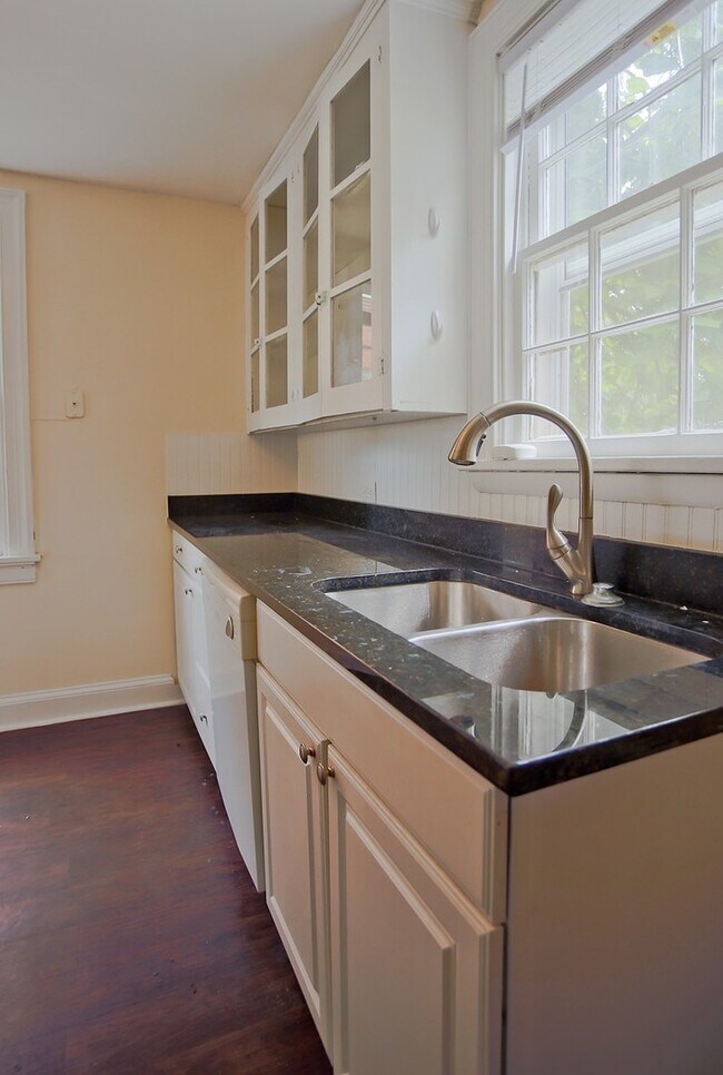 Building Photo - 8br Single Family Home on 14th St NW  (MIN...