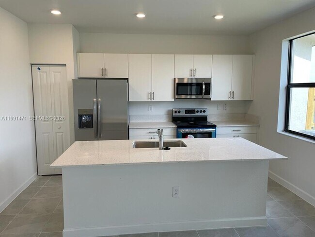 Building Photo - 10013 SW 231st Ln