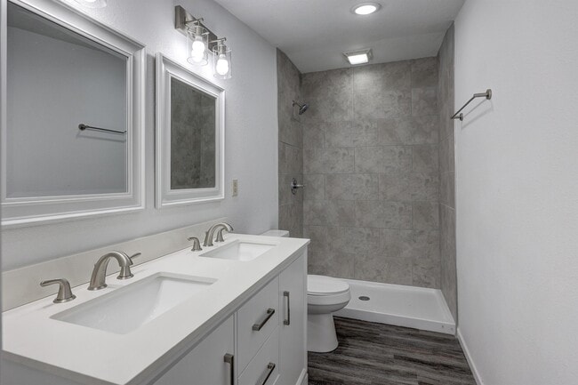 Building Photo - 2716 S Vermont Ave.