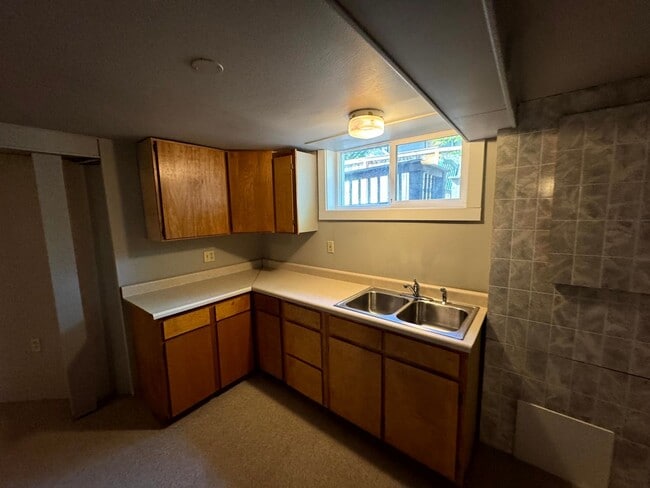 Building Photo - 4 Bedroom House Near Downtown Eugene